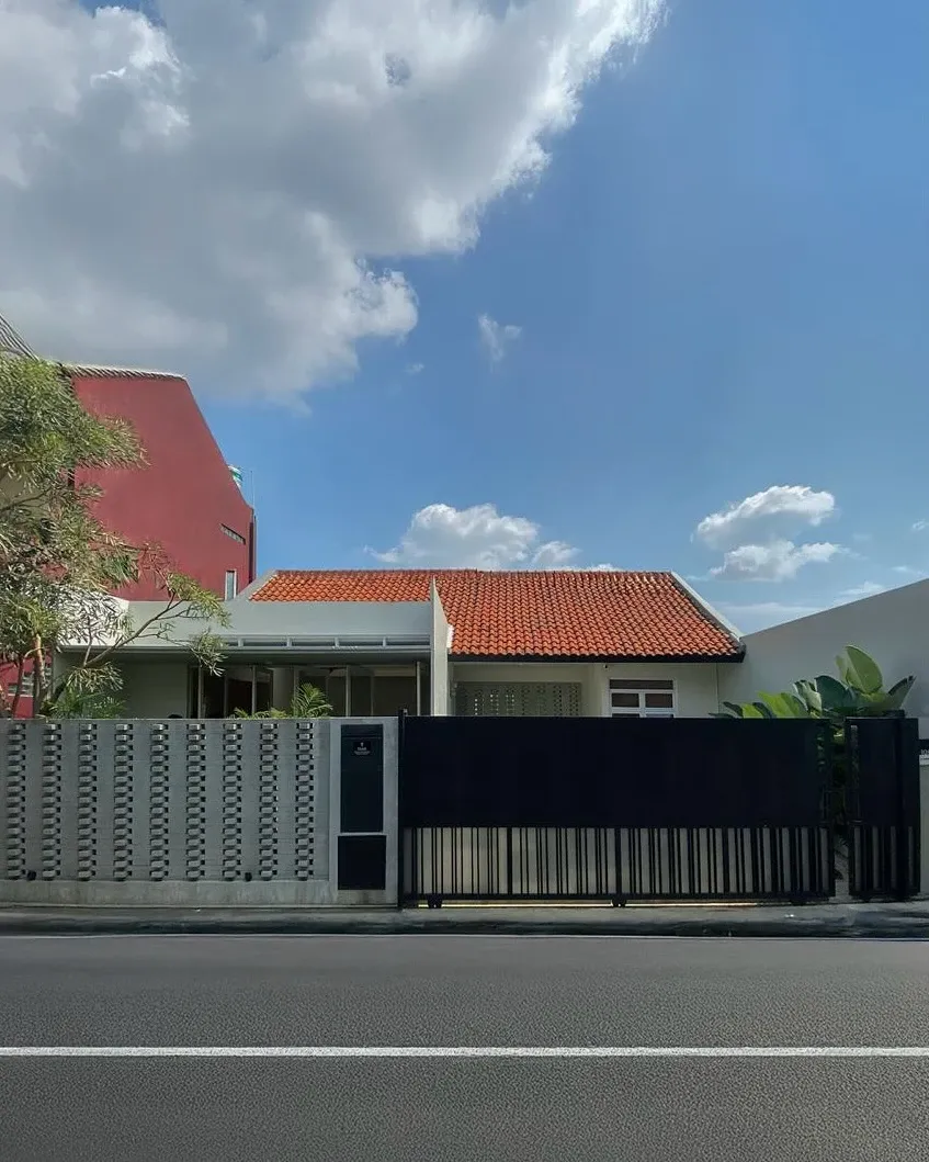 Jangkrik House — full facade